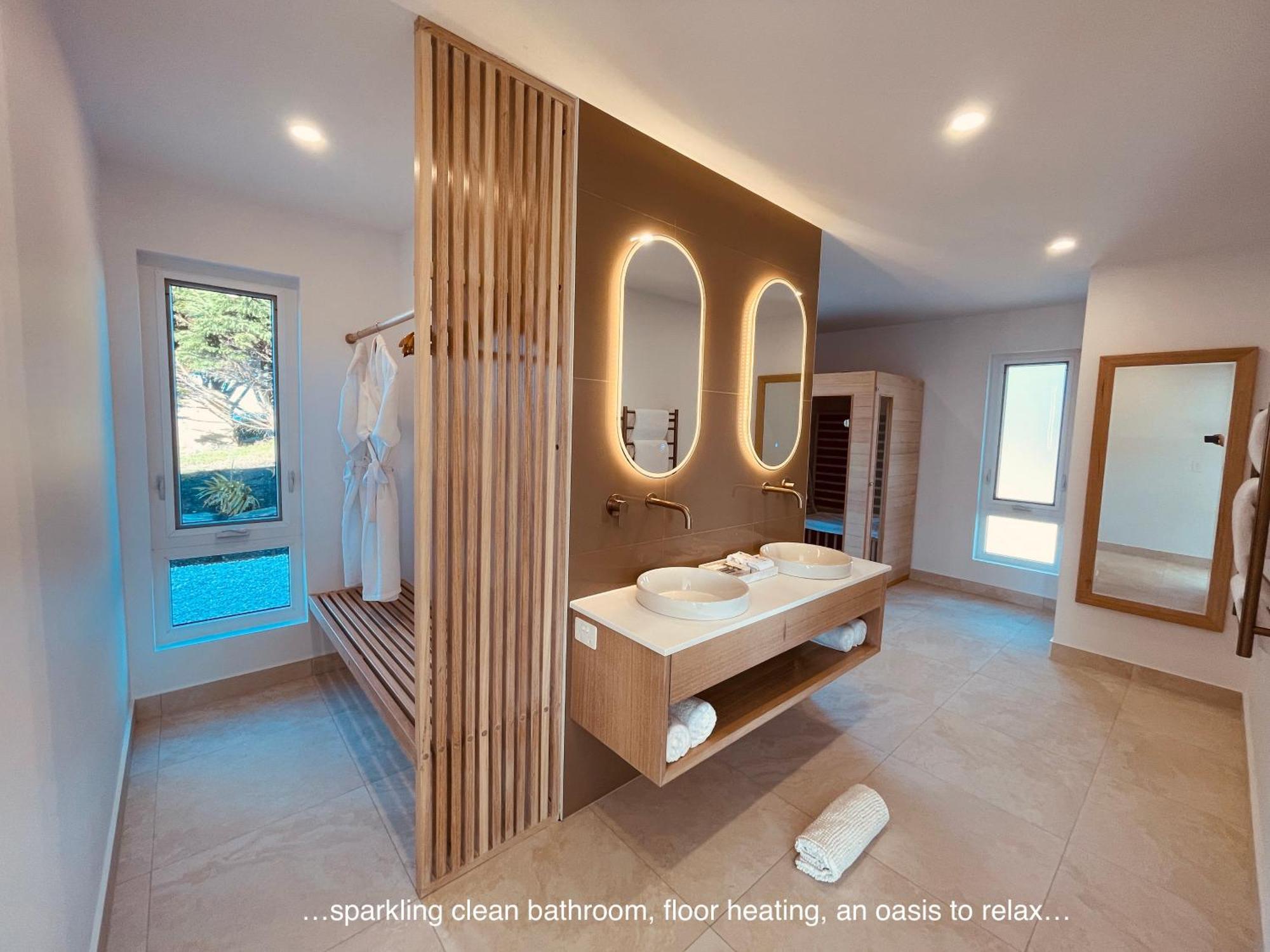 Saltwater - Absolute Oceanfront, Fire Pits, Some Villas With Hot Tubs And Sauna Falmouth Екстериор снимка