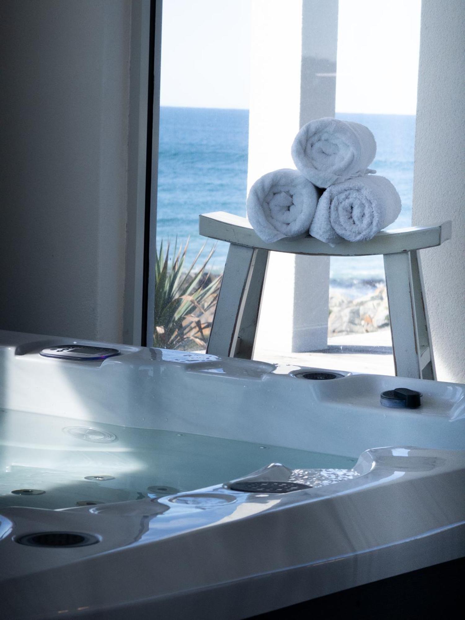 Saltwater - Absolute Oceanfront, Fire Pits, Some Villas With Hot Tubs And Sauna Falmouth Екстериор снимка